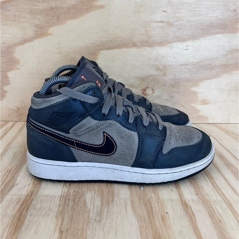 Nike - Air Jordan 1 Mid SE BG - Sneakers - Gray - Big Kids - 5.5Y - FQ8341-017